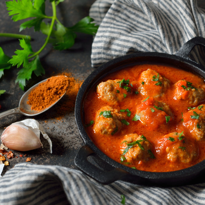 Feesthapje: albondigas met tomatensaus